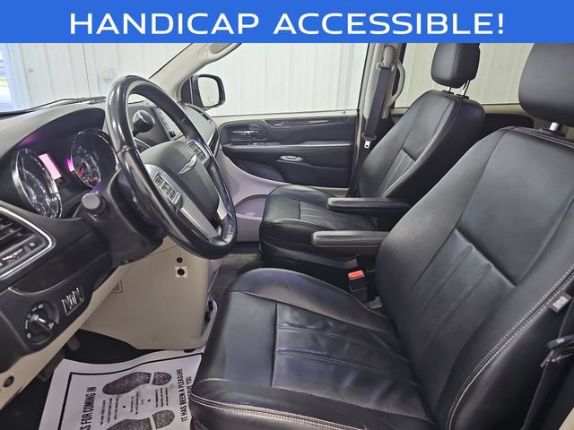 Used 2013 Chrysler Town & Country Touring FWD image 37