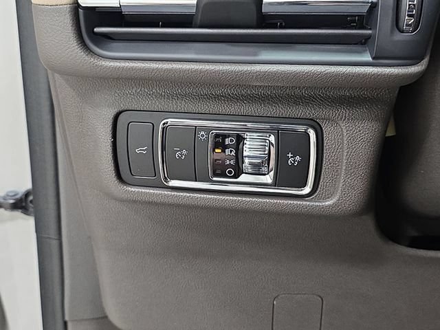 Certified 2023 Lincoln Corsair AWD w/ Equipment Group 101A image 23