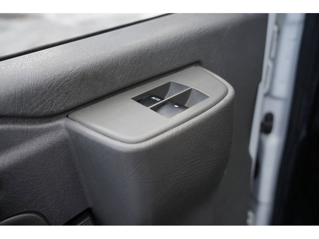 Used 2018 Chevrolet Express 2500 w/ Driver Convenience Package image 21