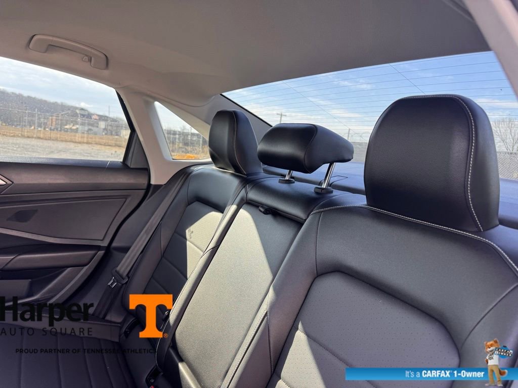 Used 2023 Volkswagen Jetta SE w/ Panoramic Sunroof Package image 9