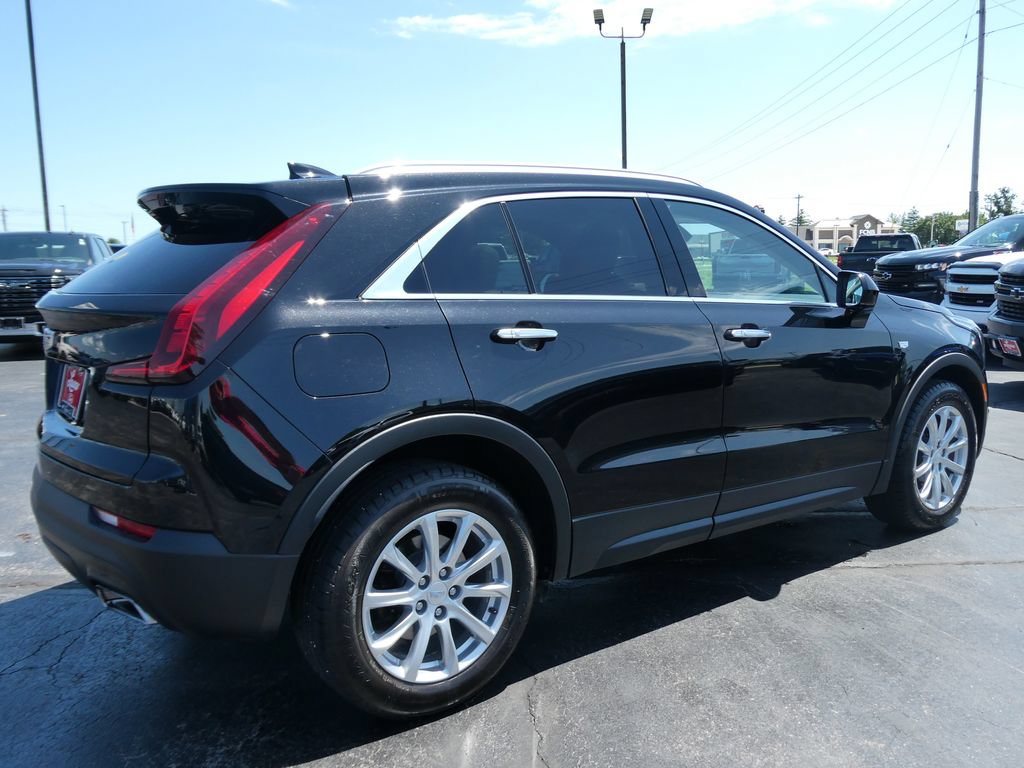 Used 2019 Cadillac XT4 Luxury w/ Cold Weather Package FWD image 5