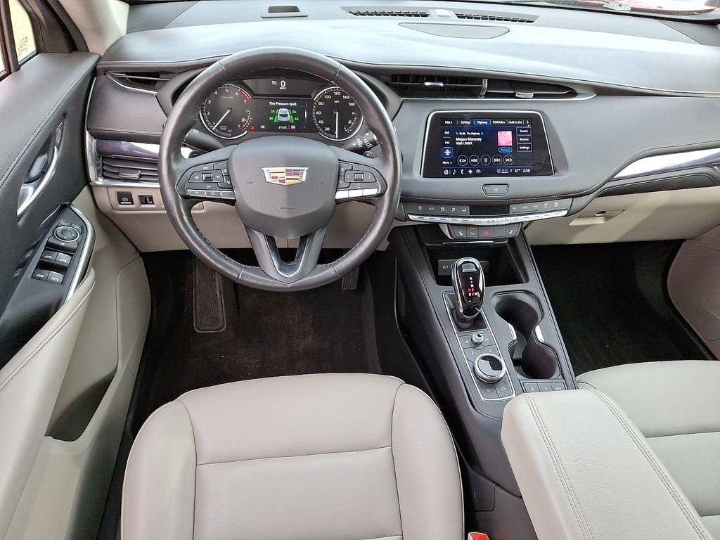 Used 2023 Cadillac XT4 Luxury w/ Cold Weather Package image 12