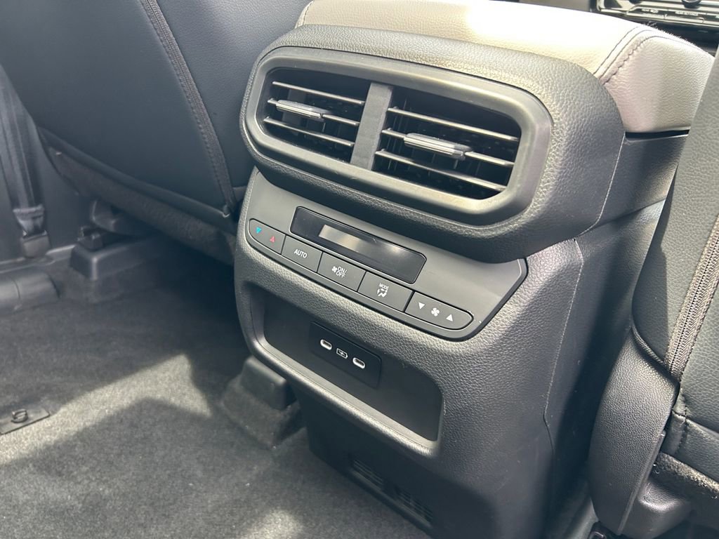 Used 2025 Honda Pilot Touring image 19