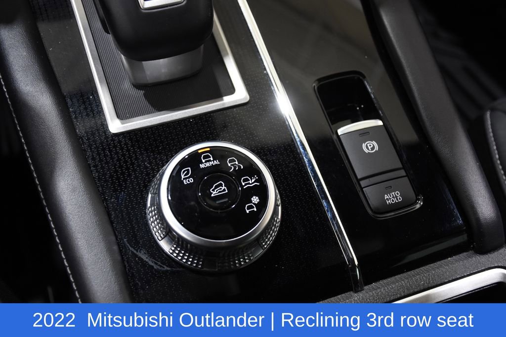 Used 2022 Mitsubishi Outlander SE image 25