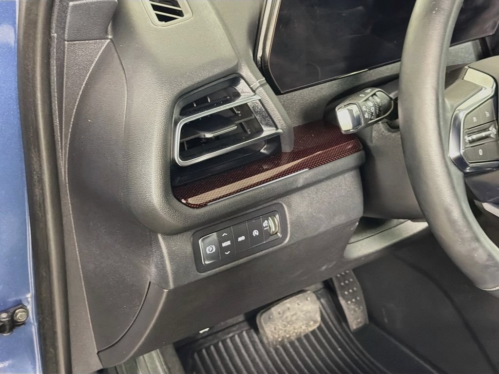 Used 2025 Chevrolet Traverse Z71 w/ LPO, Floor Liner Package AWD/4WD image 11