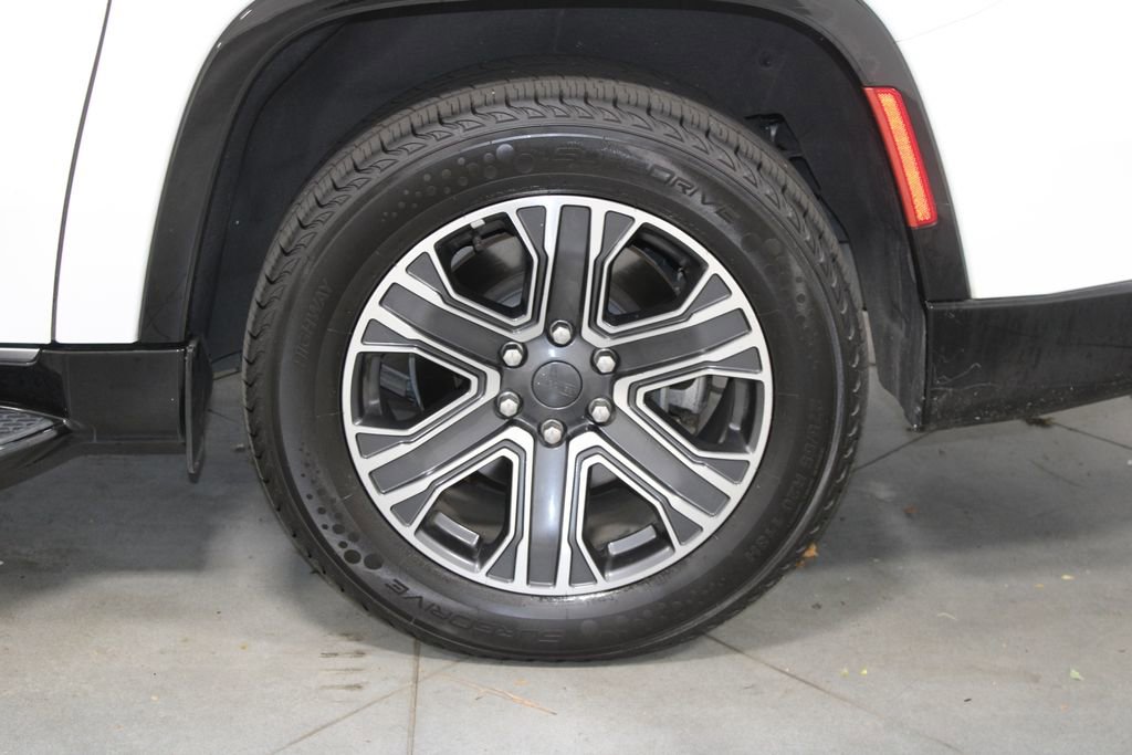 Used 2023 Jeep Wagoneer L Series II image 16