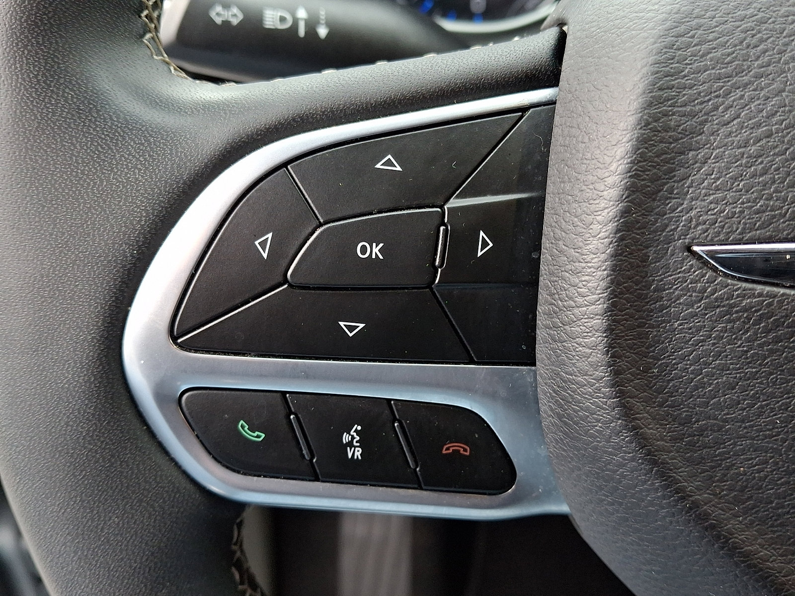 Used 2023 Chrysler Pacifica Touring-L image 23
