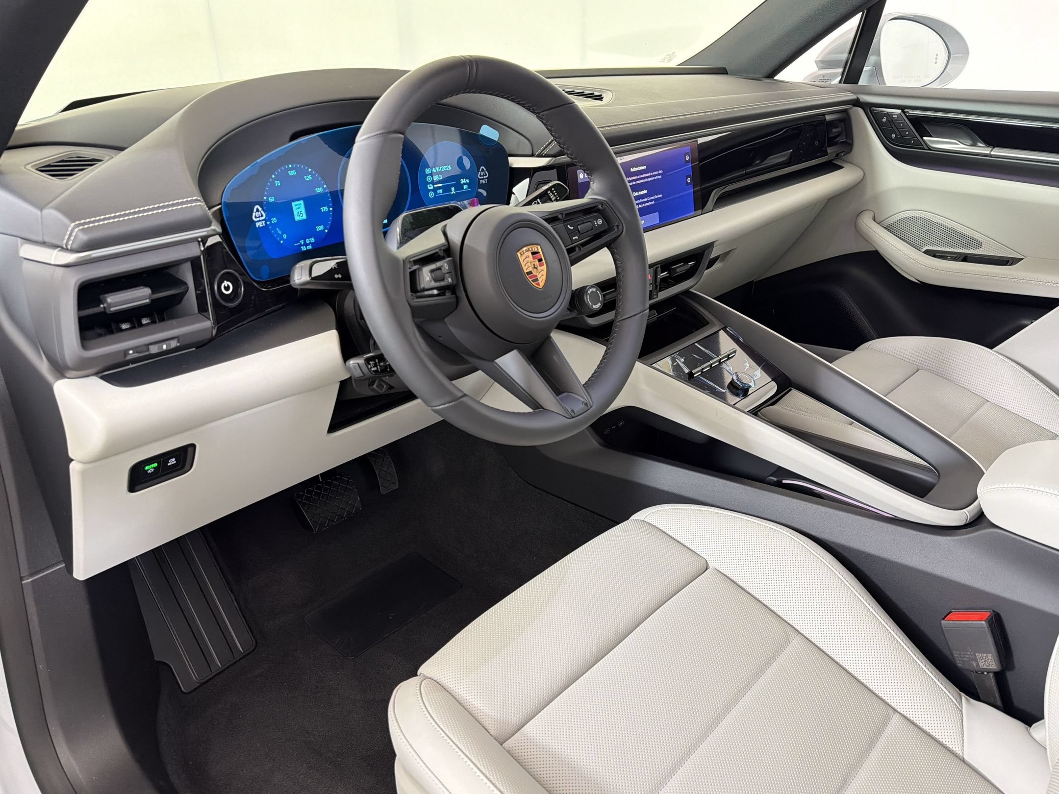 Used 2026 Porsche Macan Electric RWD image 4
