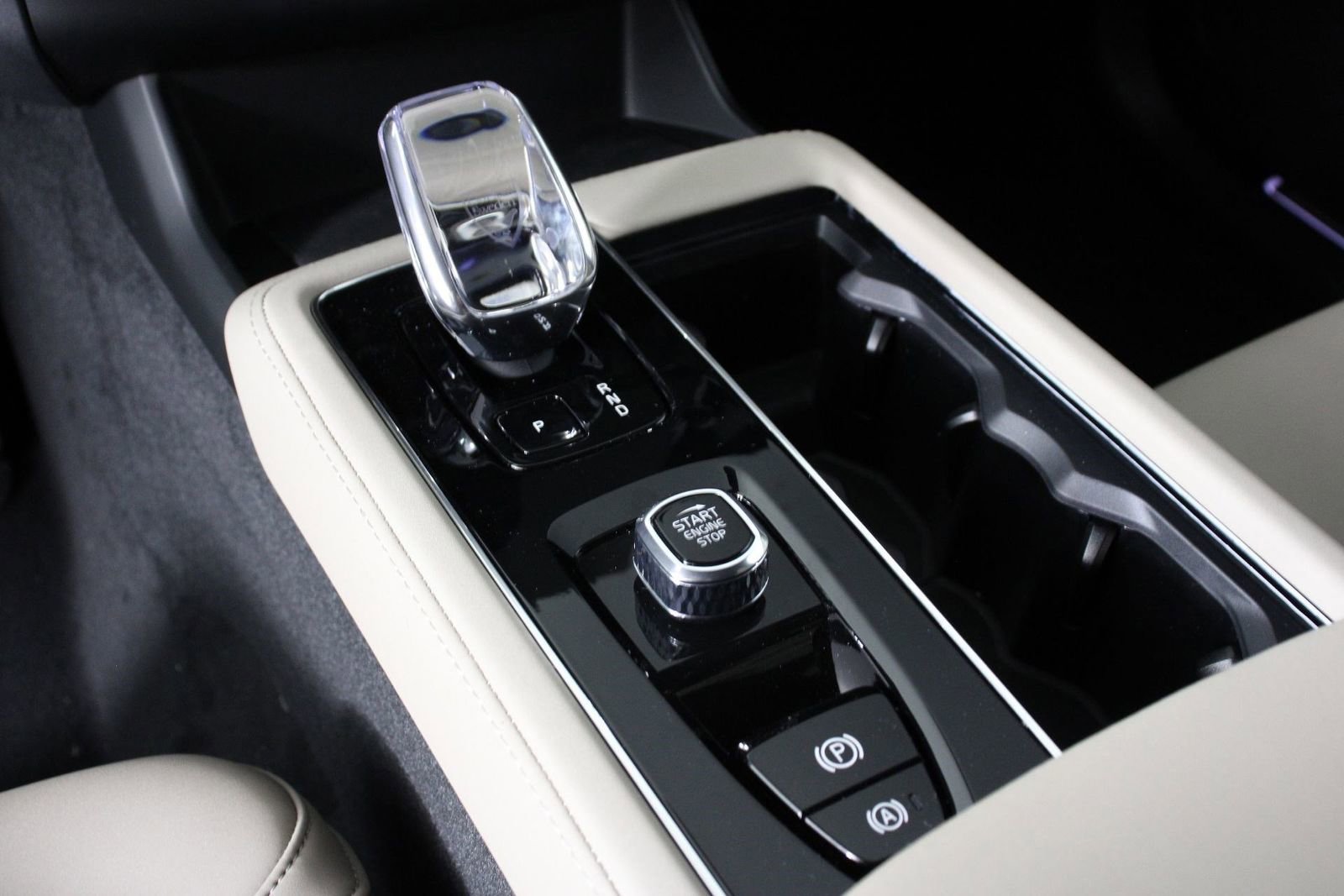 New 2026 Volvo XC90 T8 Plus w/ Protection Package Premier image 7