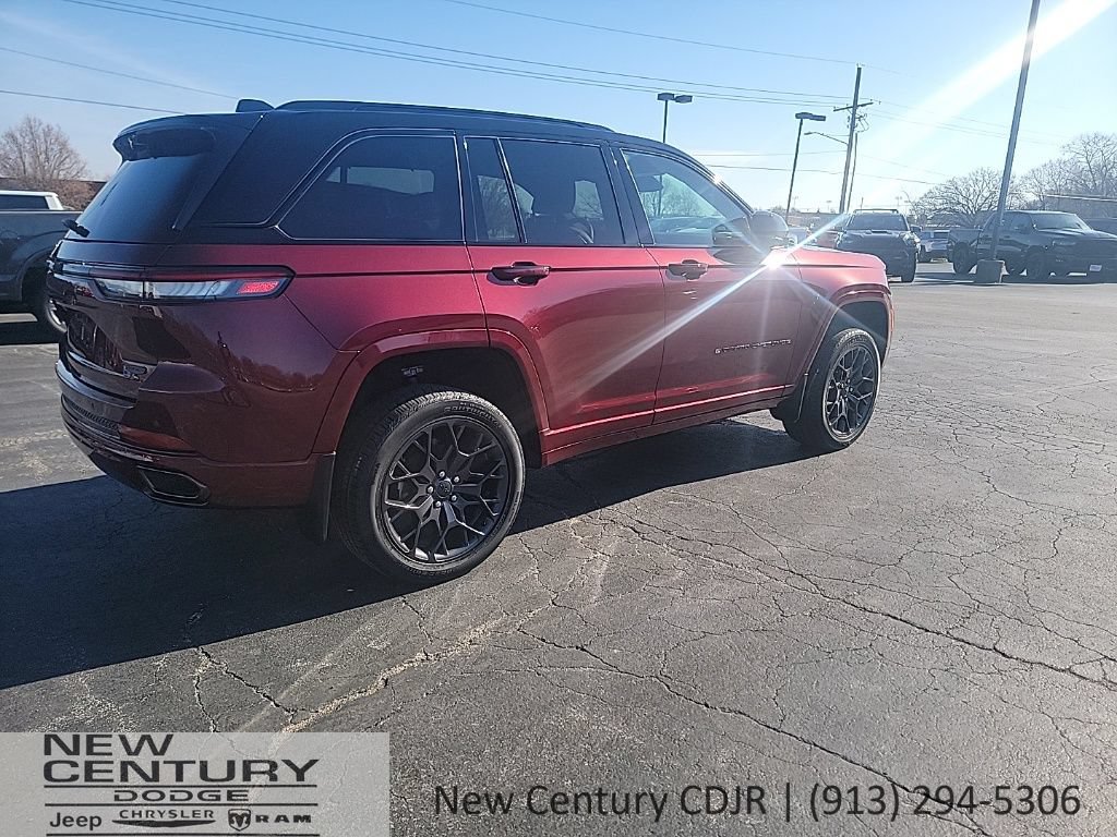 Used 2024 Jeep Grand Cherokee Summit AWD/4WD image 5