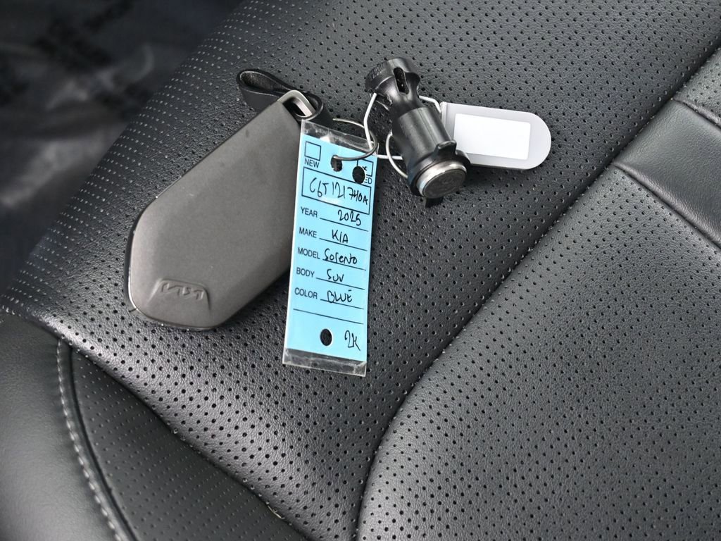 Used 2025 Kia Sorento SX image 19