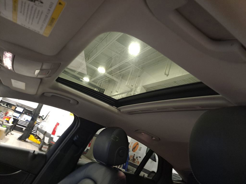 Used 2017 Mercedes-Benz GLC 300 4MATIC Coupe image 21