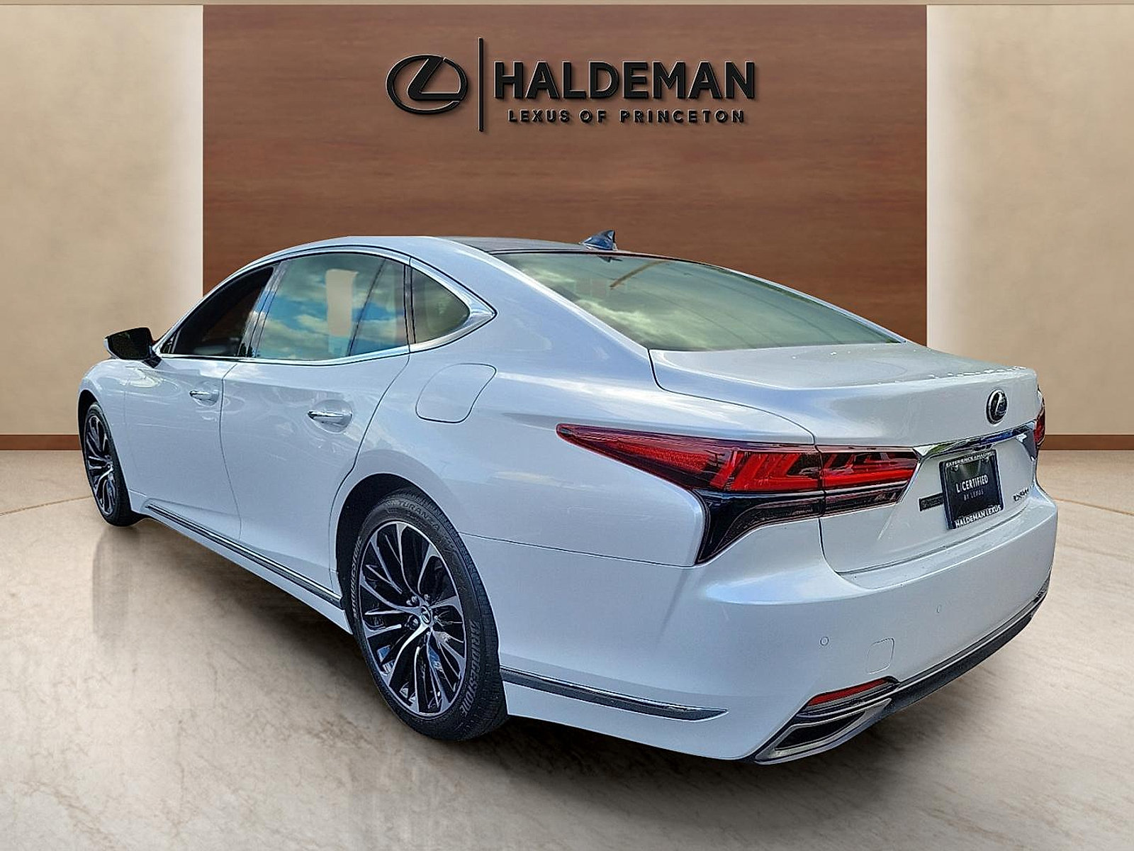 Used 2022 Lexus LS 500 AWD w/ Luxury Package image 4