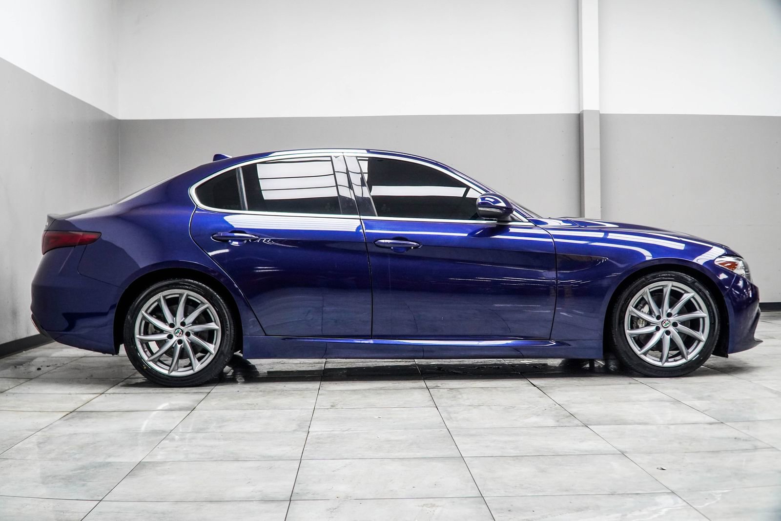 Used 2019 Alfa Romeo Giulia image 6