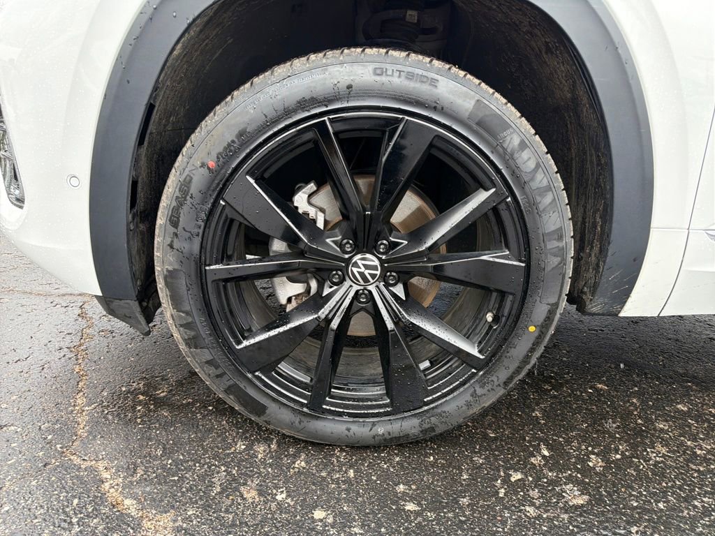 Used 2025 Volkswagen Atlas Cross Sport SEL Premium R-Line image 31