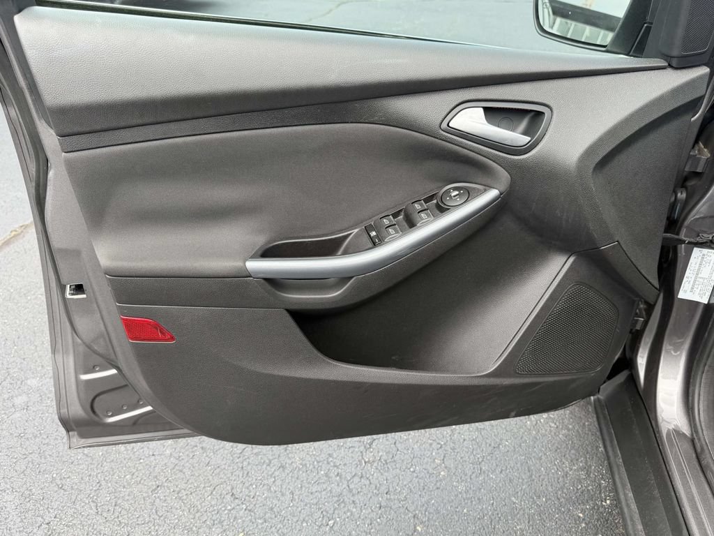 Used 2014 Ford Focus Titanium FWD image 16