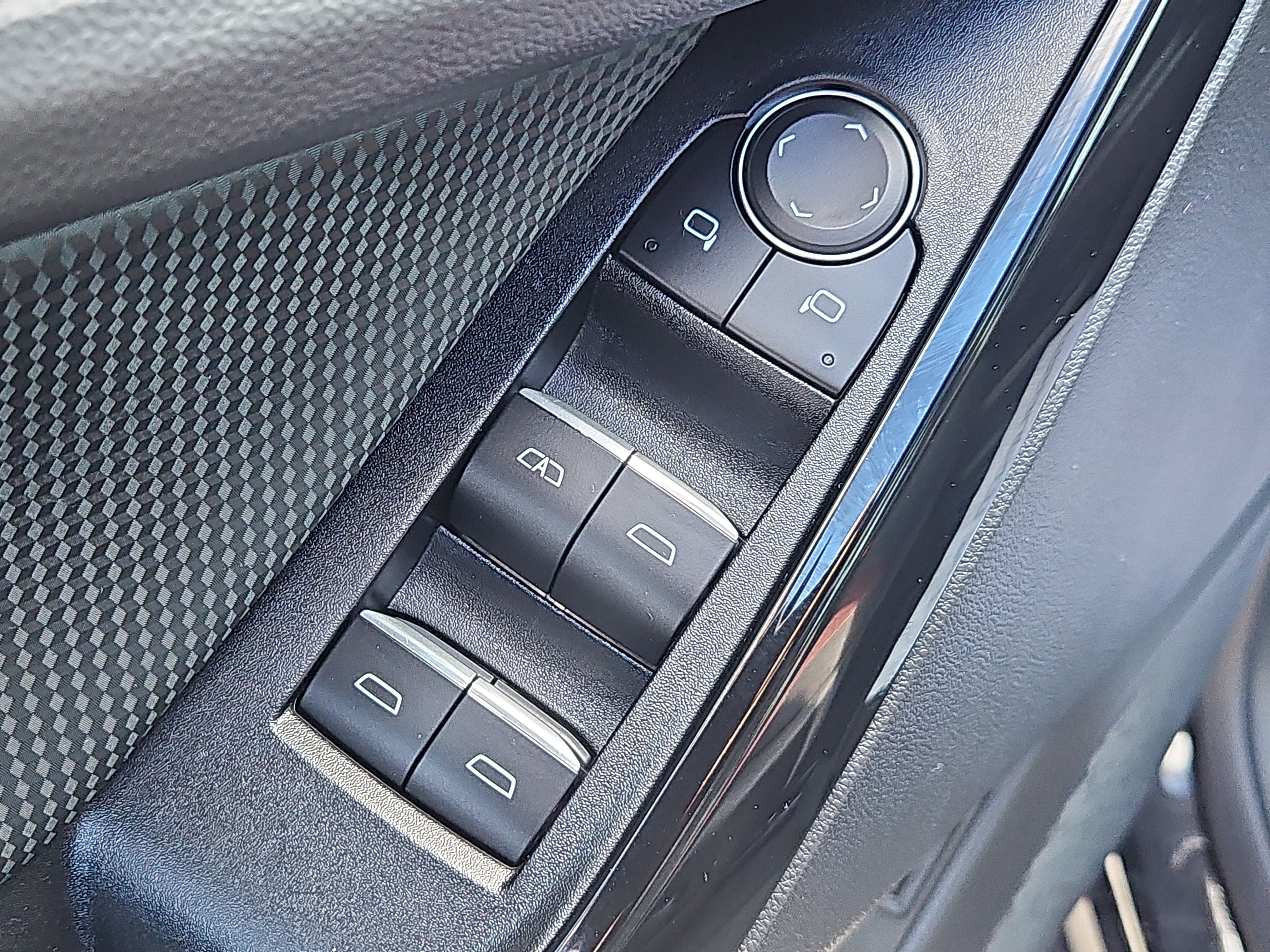 Used 2026 Chevrolet Equinox RS w/ Convenience Package III image 24