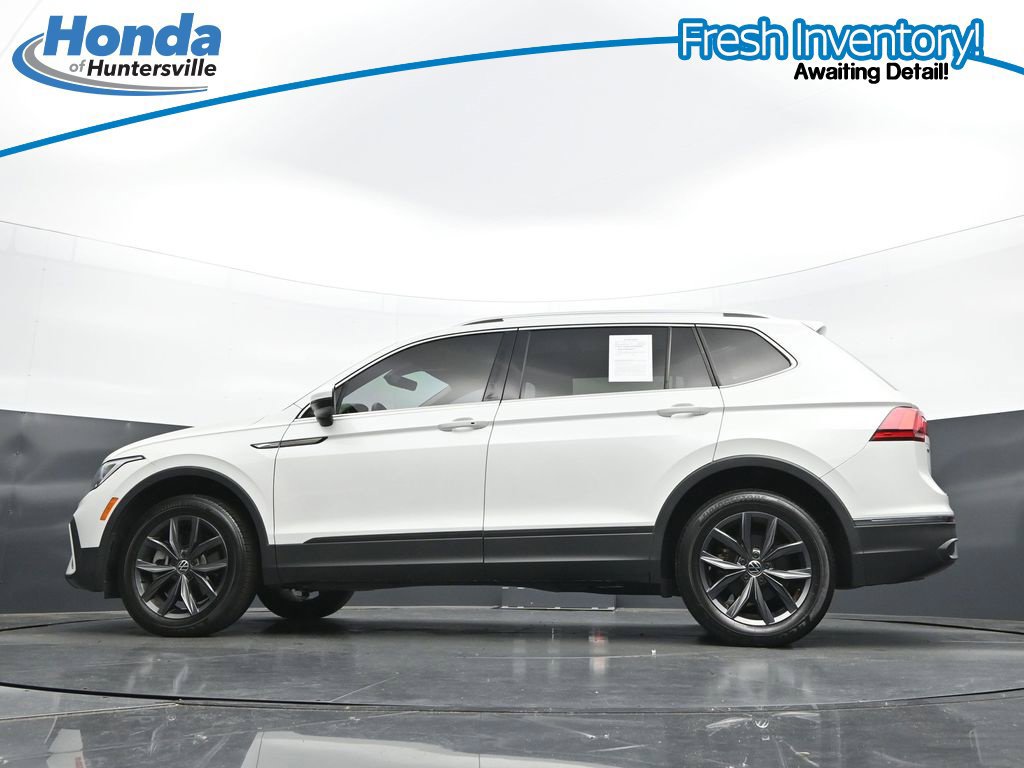 Used 2023 Volkswagen Tiguan SE w/ Panoramic Sunroof Package FWD image 30