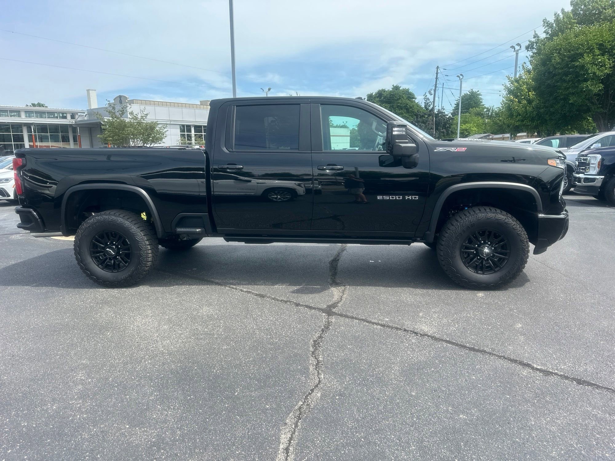 Used 2026 Chevrolet Silverado 2500 ZR2 AWD/4WD image 2
