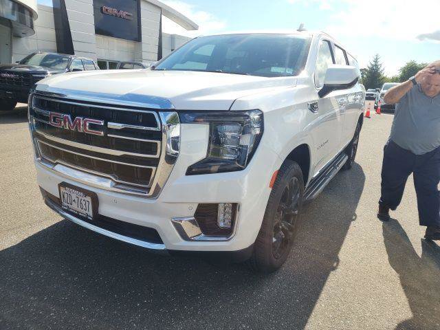 Used 2023 GMC Yukon XL SLT image 1