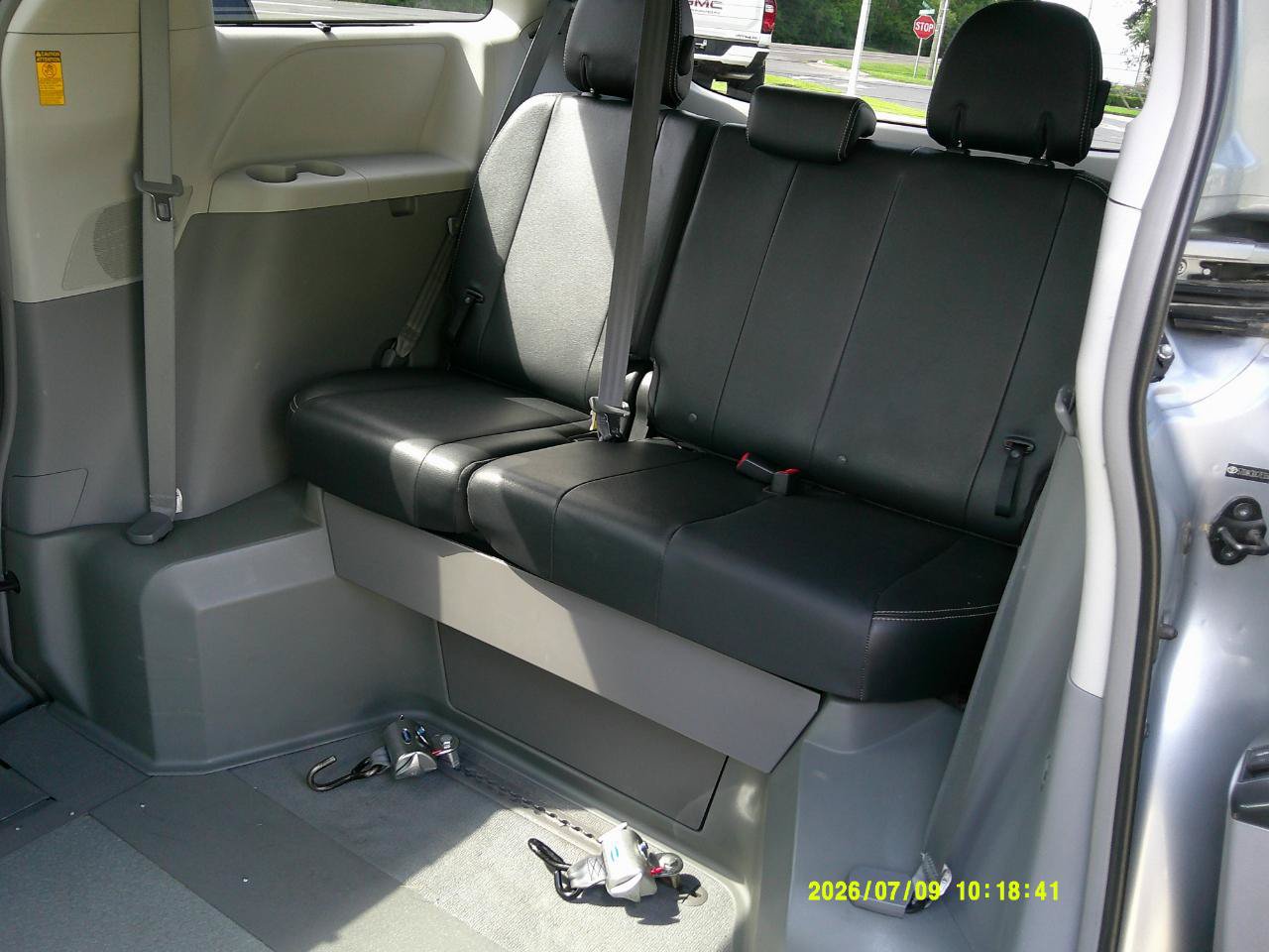 Used 2014 Toyota Sienna SE FWD image 12