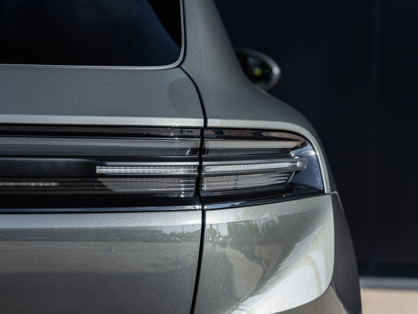 Certified 2025 Porsche Macan Electric image 13