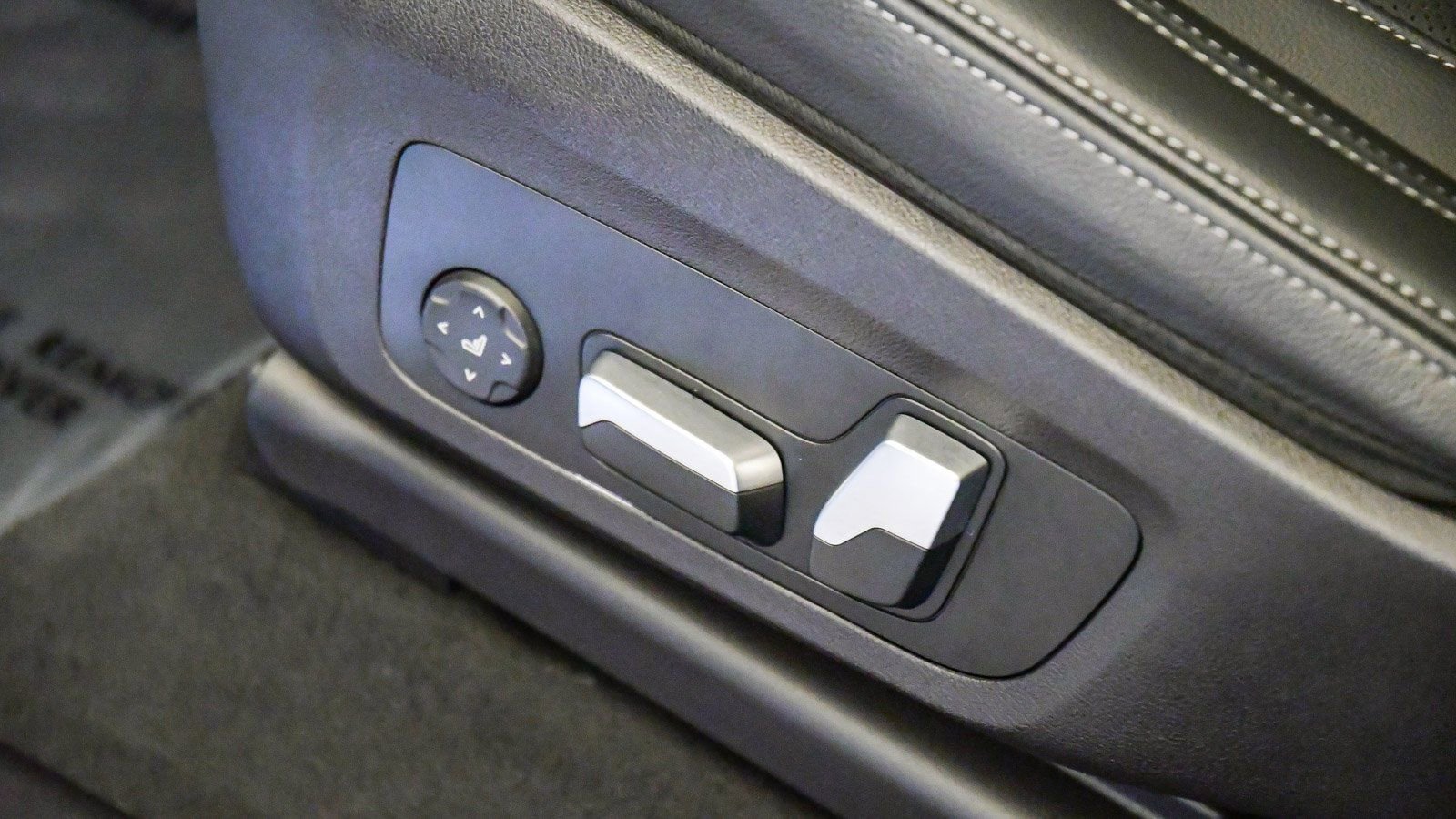 Certified 2023 BMW X4 xDrive30i w/ Convenience Package image 23