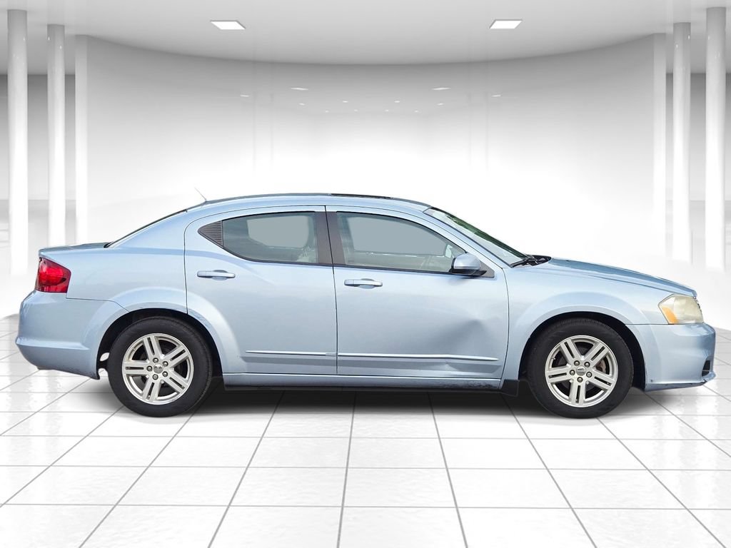 Used 2013 Dodge Avenger SXT FWD image 2