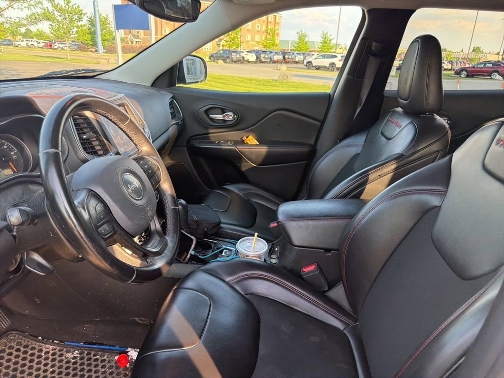 Used 2019 Jeep Cherokee Trailhawk w/ Cold Weather Group AWD/4WD image 12