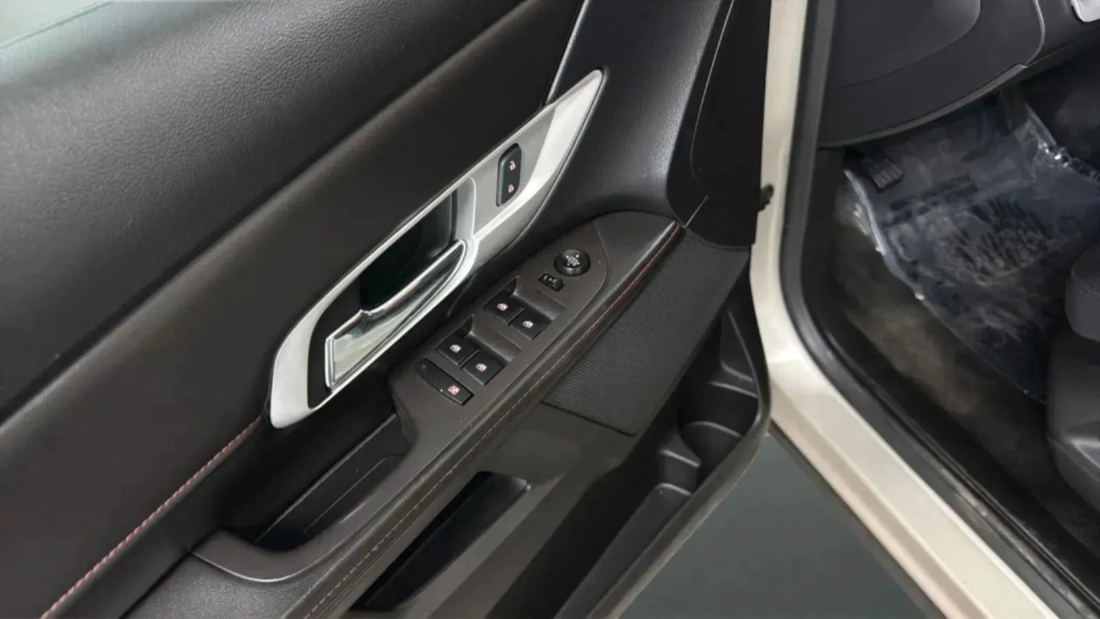 Used 2015 GMC Terrain SLE FWD image 16