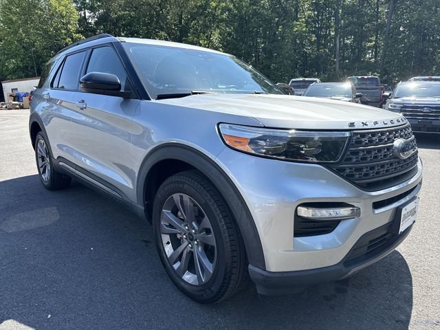 Used 2022 Ford Explorer XLT AWD/4WD image 2