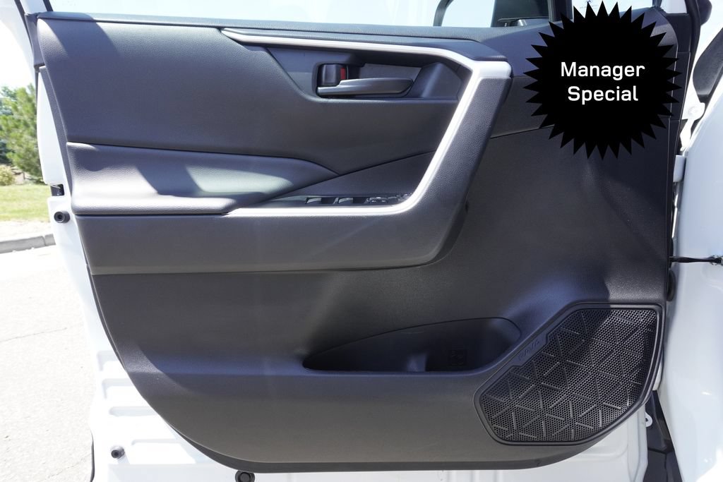 Used 2025 Toyota RAV4 LE AWD/4WD image 17