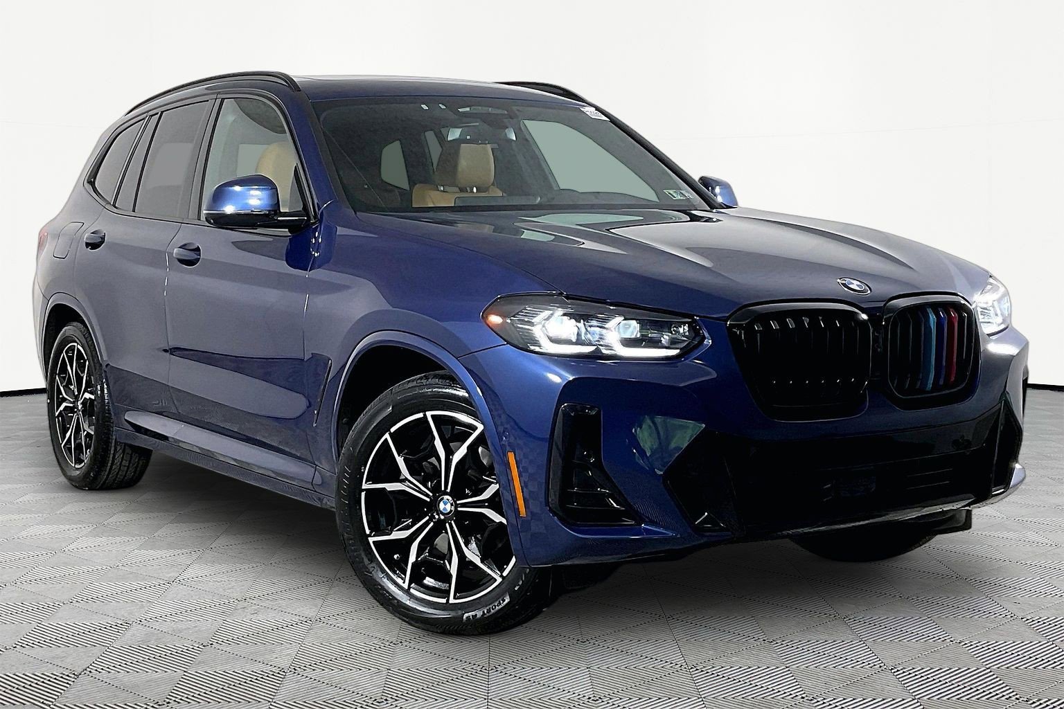 Certified 2024 BMW X3 xDrive30i w/ Premium Package AWD/4WD image 4