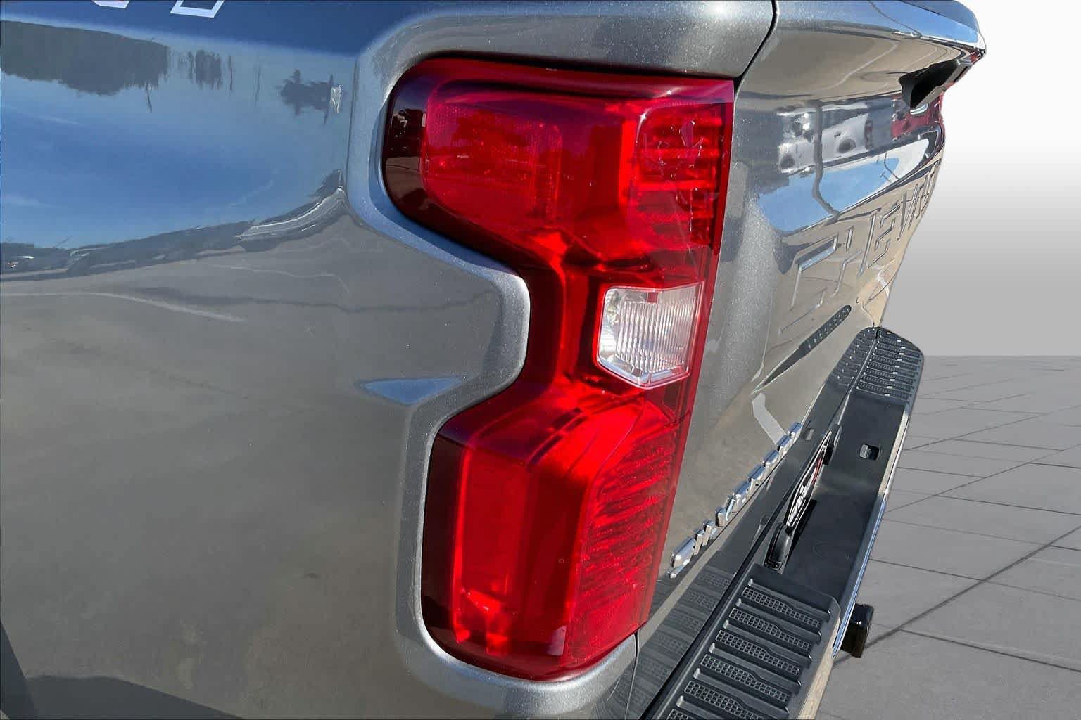 Used 2022 Chevrolet Silverado 1500 LT AWD/4WD image 27