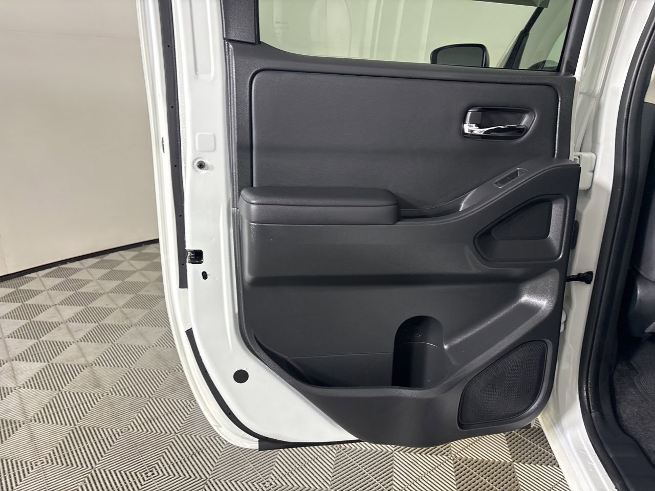 Used 2024 Nissan Frontier SV w/ SV Convenience Package image 19