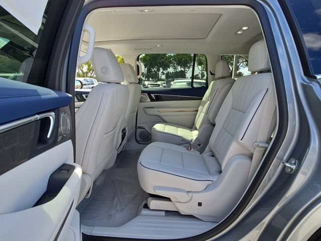 New 2026 Buick Enclave Avenir w/ Super Cruise Package FWD image 11