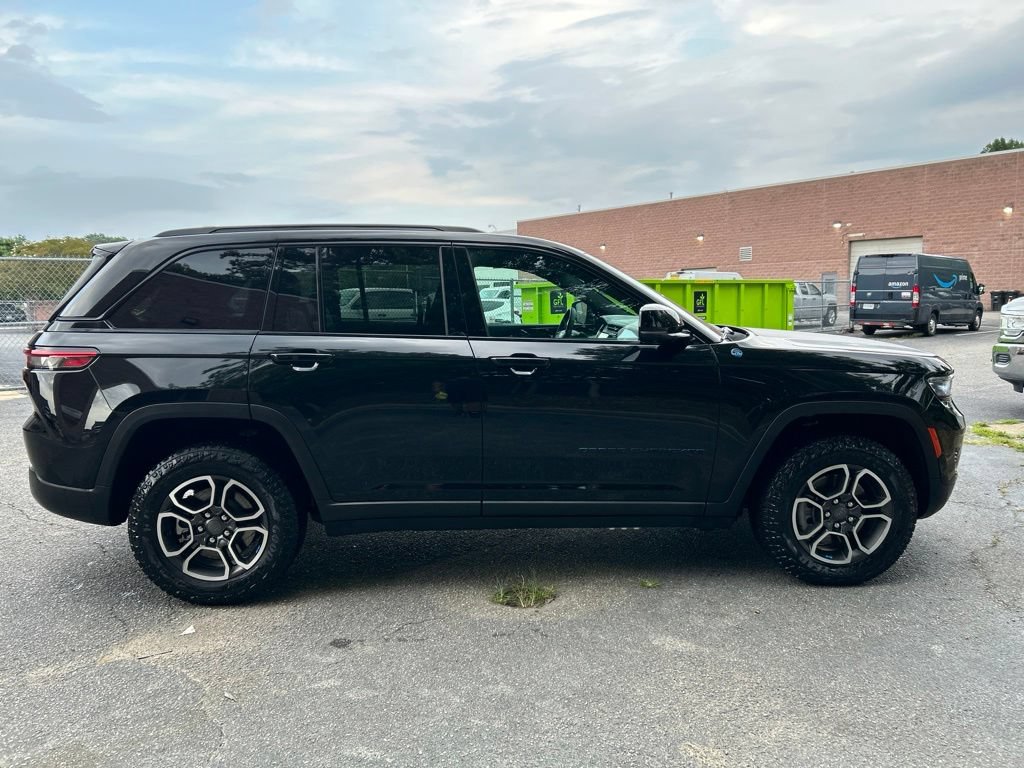 New 2024 Jeep Grand Cherokee Trailhawk w/ Advanced Protech Group II AWD/4WD image 7