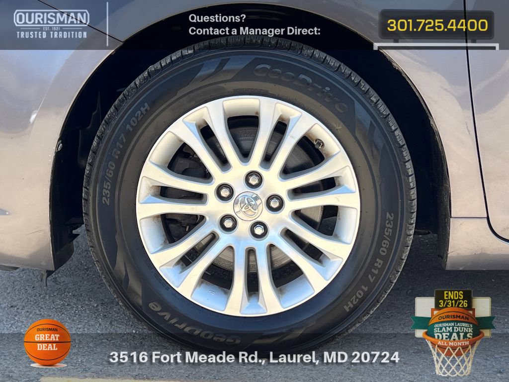 Used 2015 Toyota Sienna XLE w/ XLE Navigation Package image 5