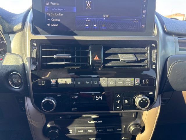 Used 2022 Lexus GX 460 Luxury w/ Accessory Package AWD/4WD image 33