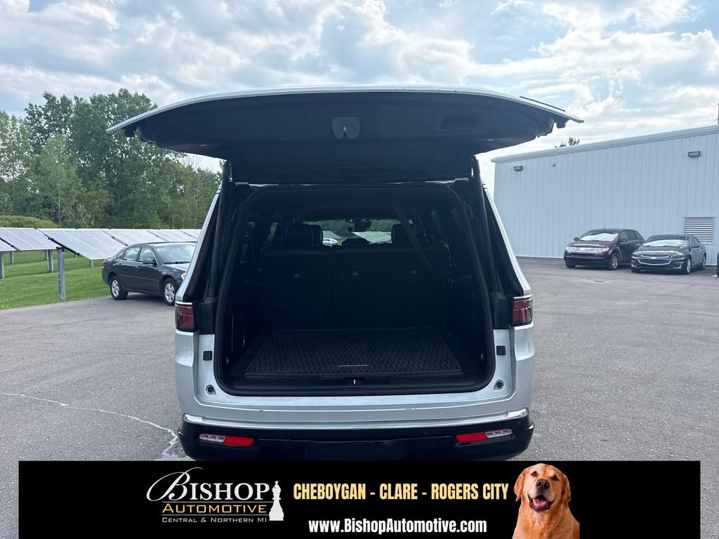 Used 2024 Jeep Wagoneer L Series II w/ Flexible Seating Group AWD/4WD image 21