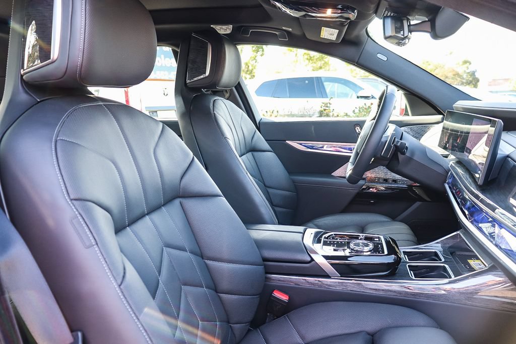 Used 2026 BMW 750e xDrive w/ Premium Package AWD/4WD image 16
