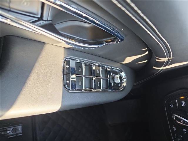 Used 2021 Bentley Bentayga AWD/4WD image 11