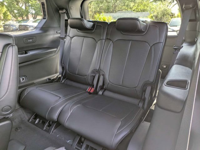 New 2026 Jeep Grand Cherokee L Limited w/ Luxury Tech Group II AWD/4WD image 15