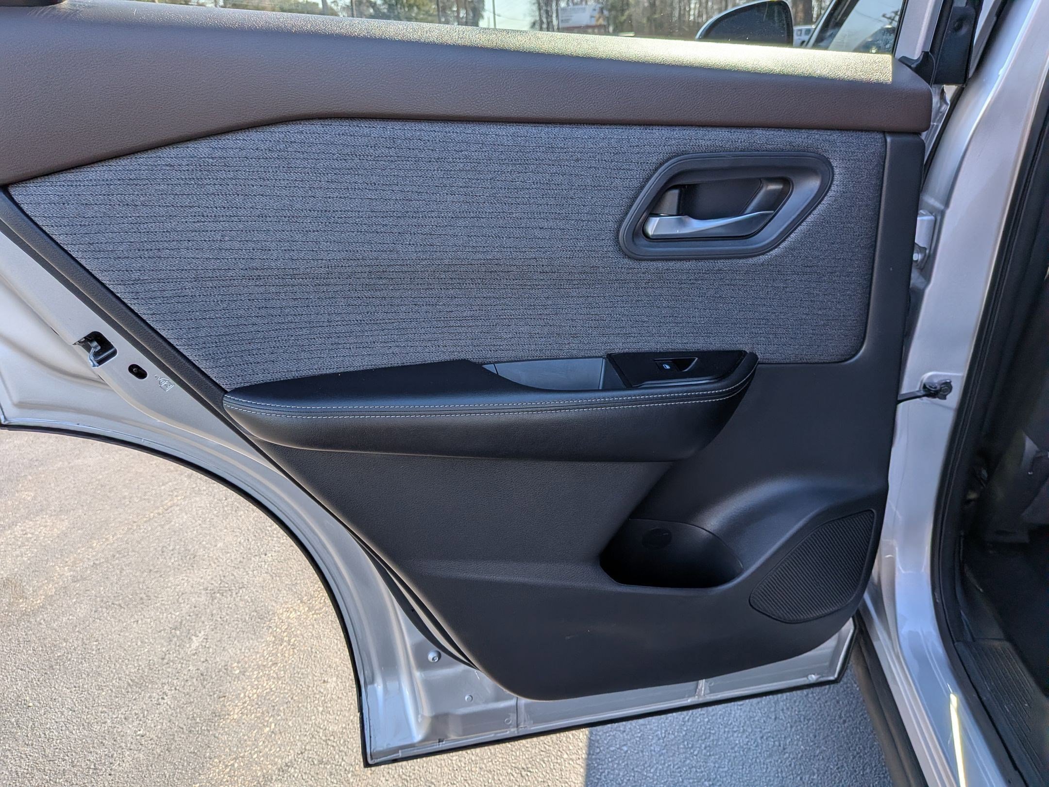 Used 2022 Nissan Rogue SV image 17