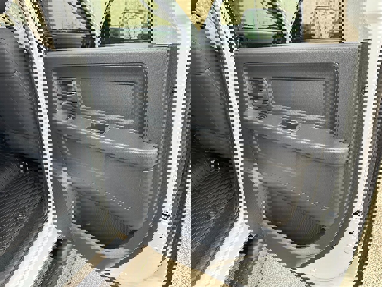 Used 2012 RAM 3500 ST w/ Chrome Appearance Group image 29