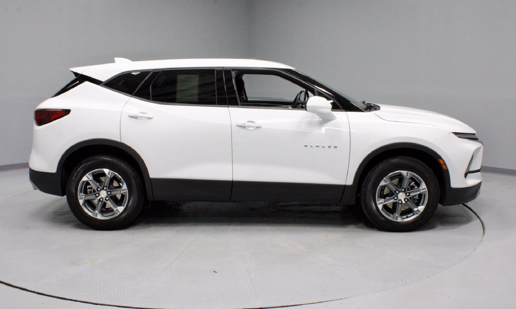 Used 2025 Chevrolet Blazer LT FWD image 11