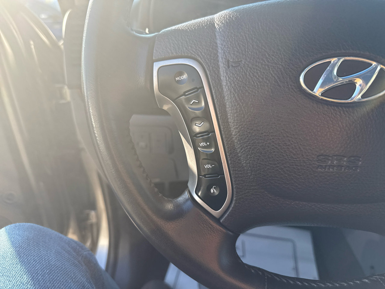 Used 2011 Hyundai Santa Fe SE image 16