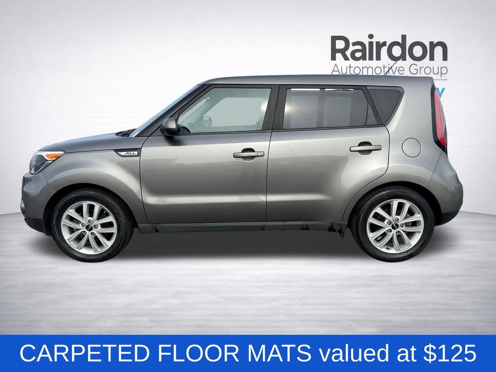 Used 2017 Kia Soul + image 2