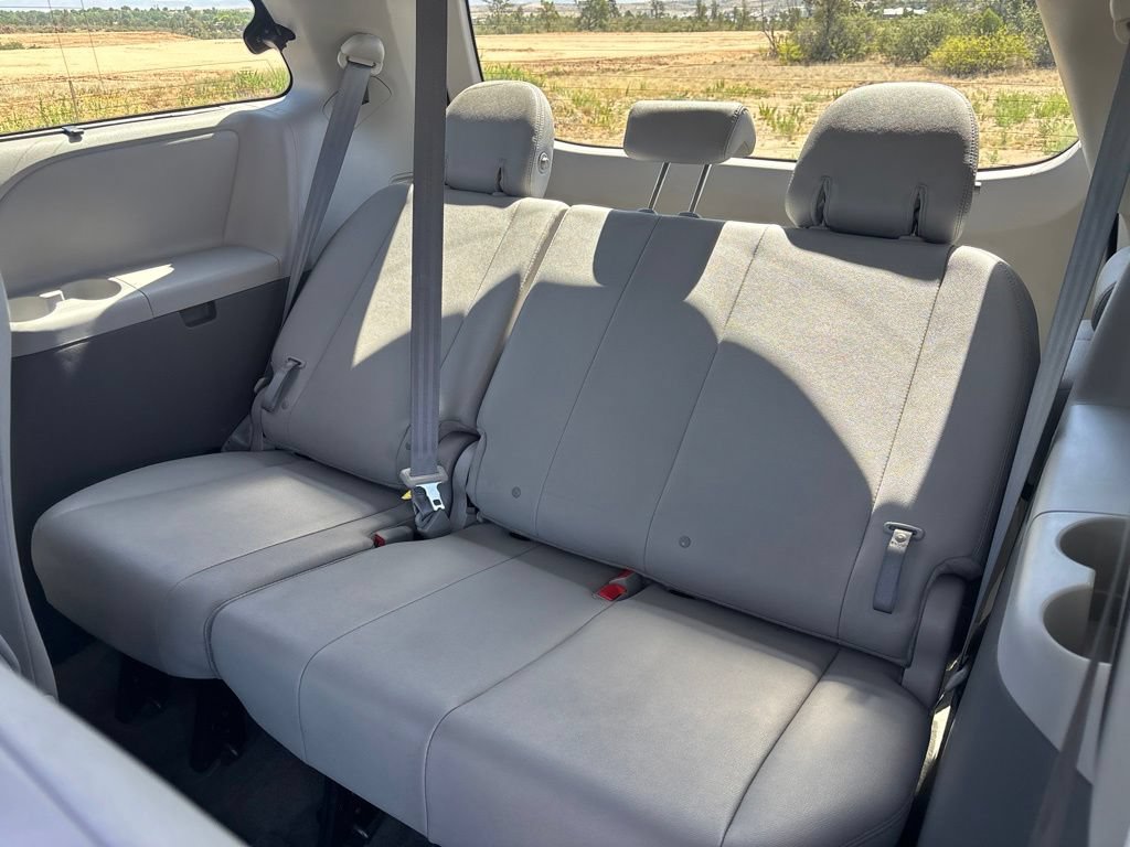Used 2015 Toyota Sienna XLE w/ XLE Navigation Package FWD image 14