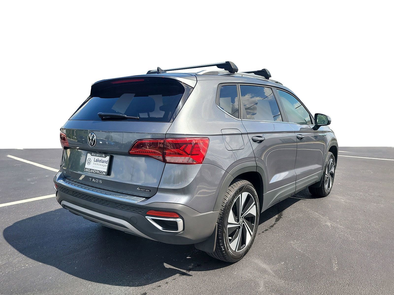 Used 2024 Volkswagen Taos SE image 3